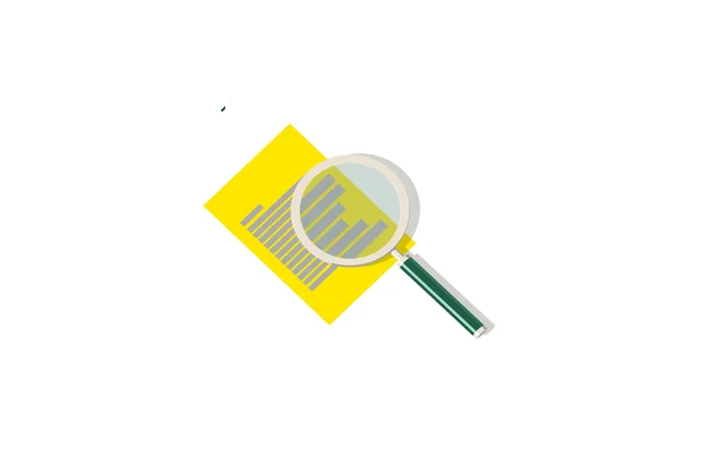 Illustration einer Lupe, die auf ein gelbes Dokument mit sichtbaren Textzeilen fokussiert. Das Setting ist minimalistisch mit weißem Hintergrund. Der Griff der Lupe ist grün, und die Linse hebt die Textdetails hervor.