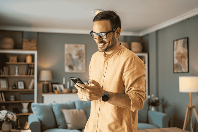 Stage-Image - Mann-am-Smartphone-Mein-ELBA-Hotline