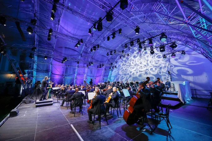 Klassik unter Sternen: Elina Garanca und Orchester
