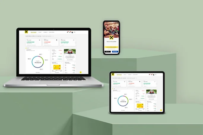 Laptop, Tablet und Smartphone mit digitaler Benutzeroberfläche sind auf geometrischen, grünen Plattformen angeordnet. Die Bildschirme zeigen Finanz-Dashboards und eine mobile App-Oberfläche mit gut sichtbarem Text und Grafiken. Die minimalistische Gestaltung in gedeckten Grüntönen hebt die Geräte und ihre Inhalte hervor.