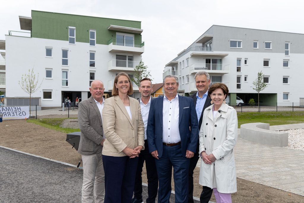 Projekterrichter Heimat Österreich übergibt mit Partner Raiffeisen